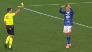 Eski Galatasaraylı çIlgına döndü! Oyundan çıkmak istedi