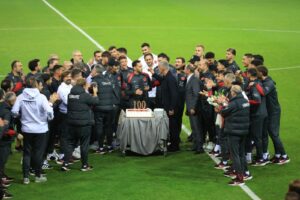 Hakan Çalhanoğlu'na sürpriz kutlama