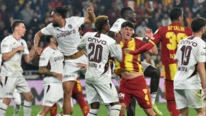 Trabzonspor'a Beşiktaş maçı öncesi beş dakika arayla iki şok birden