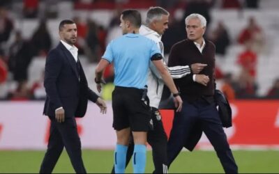 Jose Mourinho 90'da yıkıldı: Hakemlerin üzerine yürüdü