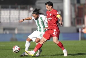 Futbolcular maaşını alamayınca antrenmana çıkmadı! Maçta dağıldı
