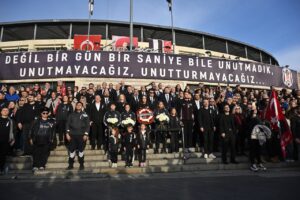 Beşiktaş Kulübü, Atatürk'ü Dolmabahçe'de andı