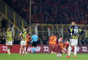 Fenerbahçe taraftarından Youssef En-Nesyri'ye protesto