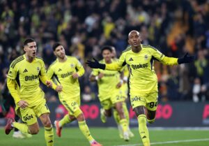 Fenerbahçe fırsatı tepmedi Konyaspor'u 4 golle geçti