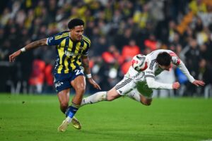 Fenerbahçe-Beşiktaş maçında tartışma yaratan iki karar
