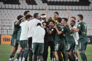 Esenler Erokspor zirveyi devraldı