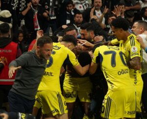 Jhon Duran derbide attığı golün mutluluğunu yaşıyor