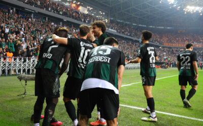 Kocaelispor'da futbolculara 100 milyon lira ödeme