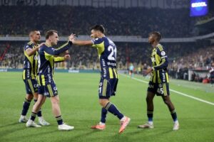 Ünlü yorumcu, Fenerbahçe maçı sonrası çılgına döndü: 'Sinir krizine sokuyor…'