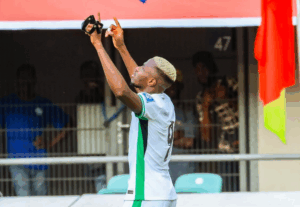 Kontrolsüz güç Osimhen! Şimdi de Nijerya'yı sırtlıyor