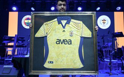F.Bahçe'nin imzalı 100. yıl forması 1 milyon TL'ye satıldı