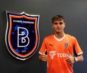 16 yaşında profesyonel oldu