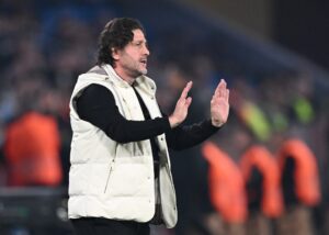 Fatih Tekke: 'Elinde sopayla cephede bekliyorlar…'