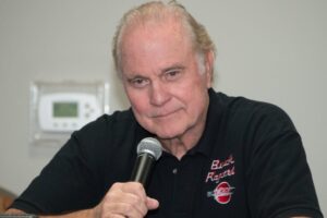 Buck Rogers Dizisinin Yıldızı Gil Gerard 82 Yaşında Hayatını Kaybetti