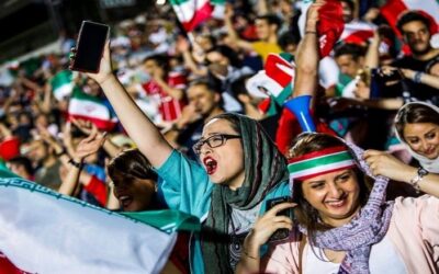 Statlara kadın taraftarları alan İran'a FIFA'dan övgü