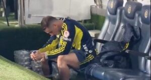 Kerem Aktürkoğlu'nun maç sonu görüntüsü geceye damga vurdu