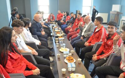 Milli sporcular "Bizim Çocukların Başarı Öyküsü" programına katıldı.