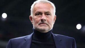 Mourinho Fener'in yıldızını mumla arıyor