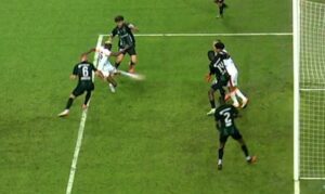 VAR devreye girdi Galatasaray'ın golü iptal edildi