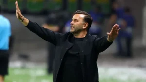 Okan Buruk'tan kritik karar! Derbide sağ bek o isme emanet