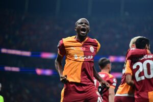 Osimhen'den tarihi rest! 100 milyon Euro