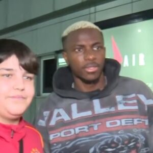 Victor Osimhen İstanbul'a geldi! Sakatlık açıklaması…