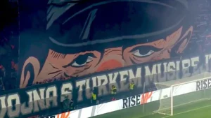 Fenerbahçe maçında Çek taraftarlardan küstah pankart!