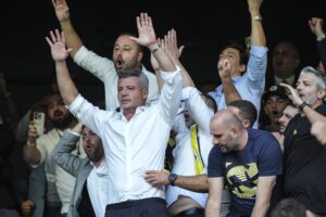 Fenerbahçe'de başkanlık seçimi sona erdi! 257 oy farkla kazandı