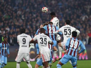 Trabzonspor-Beşiktaş maçı nefes kesti! 6 gol 1 kırmızı kart